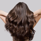 Femme de dos avec cheveux brillants – Light Drops Chocolate – Chogan