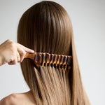 Cheveux lumineux vus de dos – Light Drops Honey & Camomile – Aurodhea – Chogan